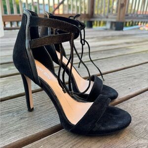 Gianni Bini Black heels